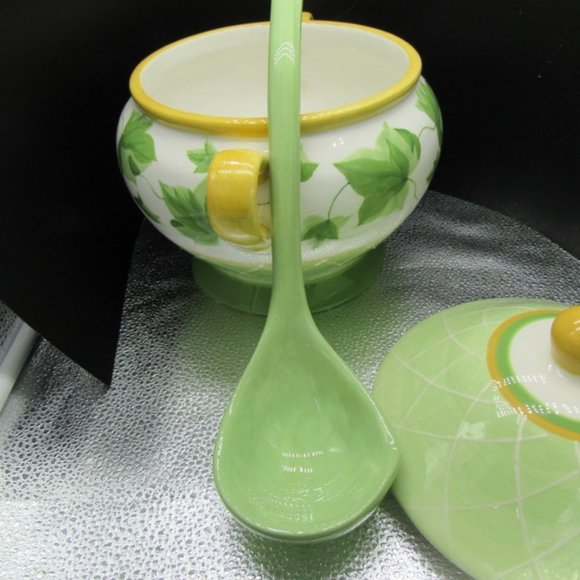 Vintage Waverly Soup Tureen. "Gazebo" Pattern. - Picture 6 of 7